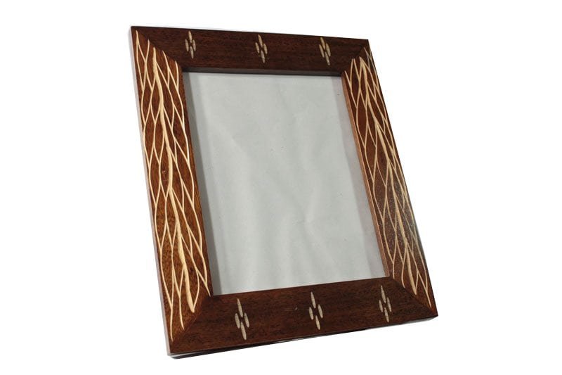 mango_wood_picture_frame_thailand_wholesale_handicrafts_cm01801012 Mango Wood Photo Frame with lined design