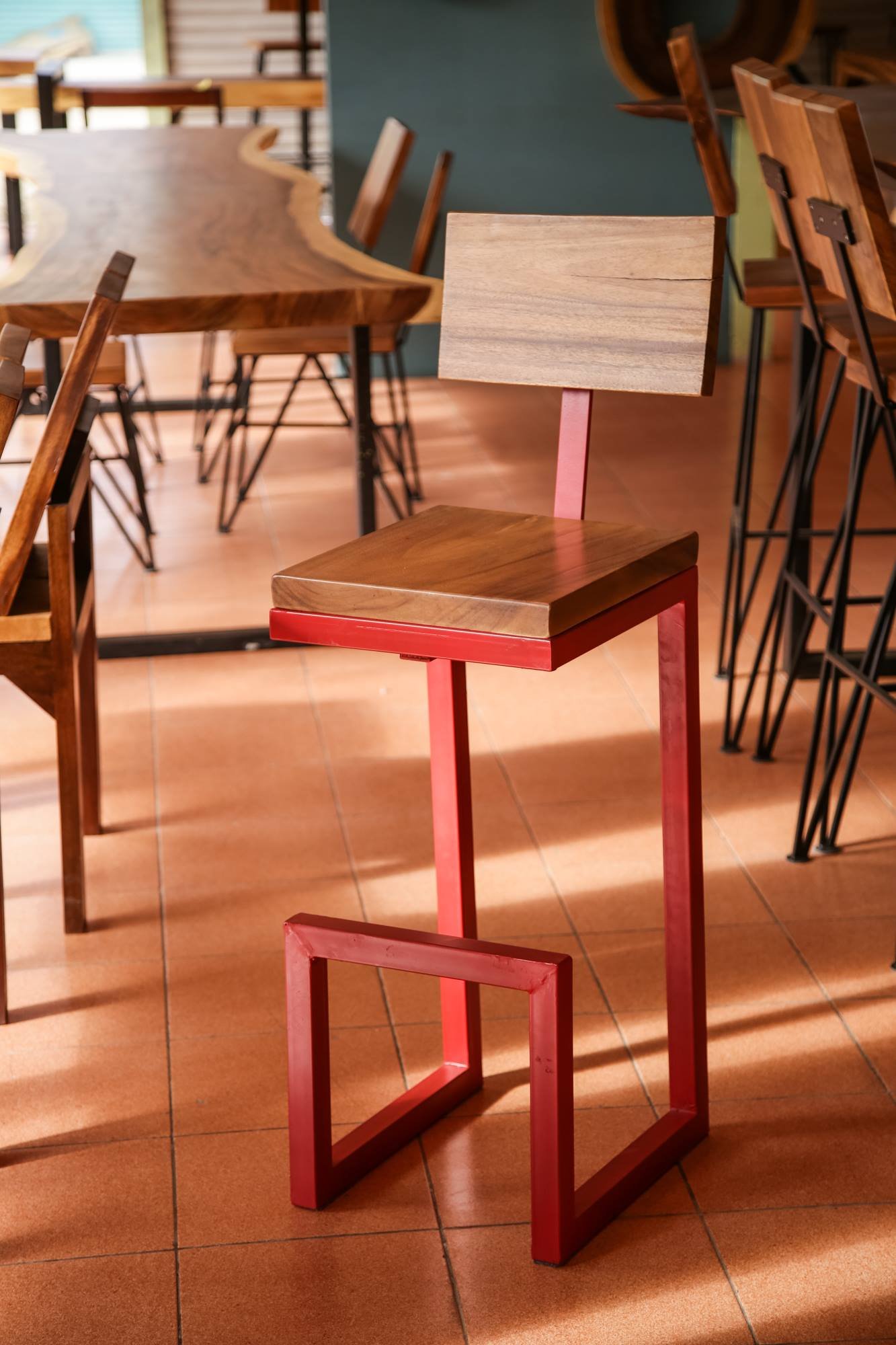 Thailand handicrafts Wholesale Suar wood bar chair