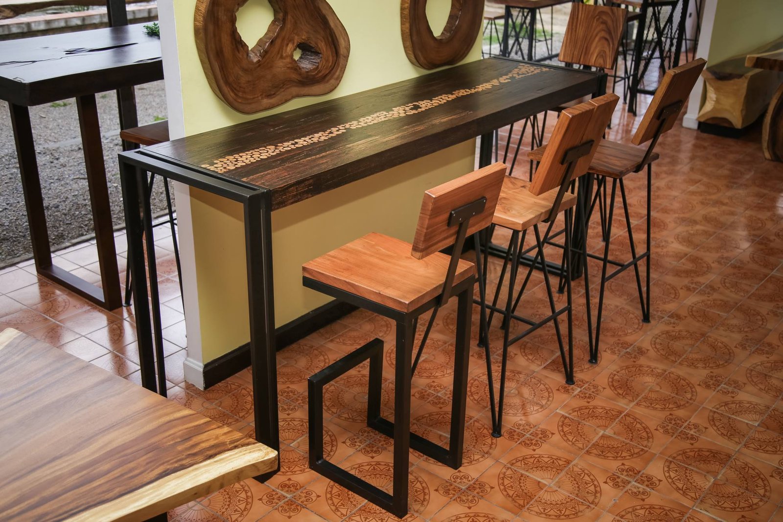 Thailand handicrafts Wholesale Suar wood bar chair