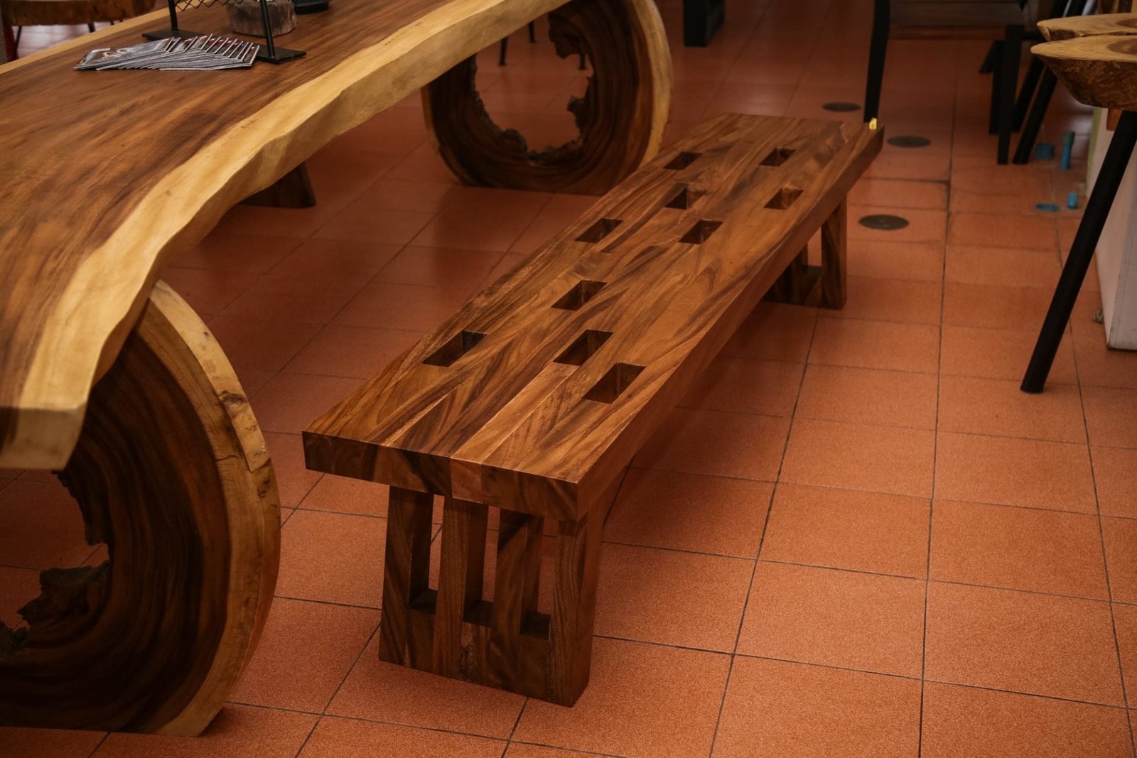 Thailand handicrafts Wholesale Suar wood Bench and Dinning Table
