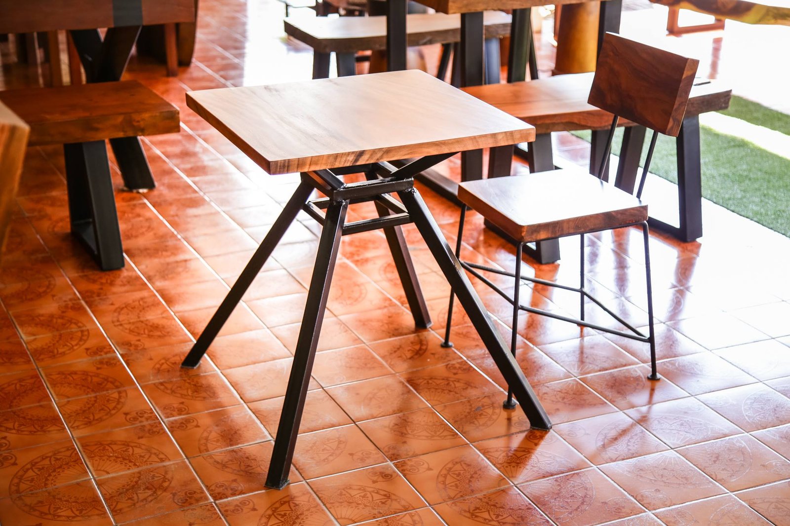 Chiang Mai handicrafts Wholesale Suar wood Chair and Dinning TableThailand handicrafts Wholesale Suar wood Chair and Table