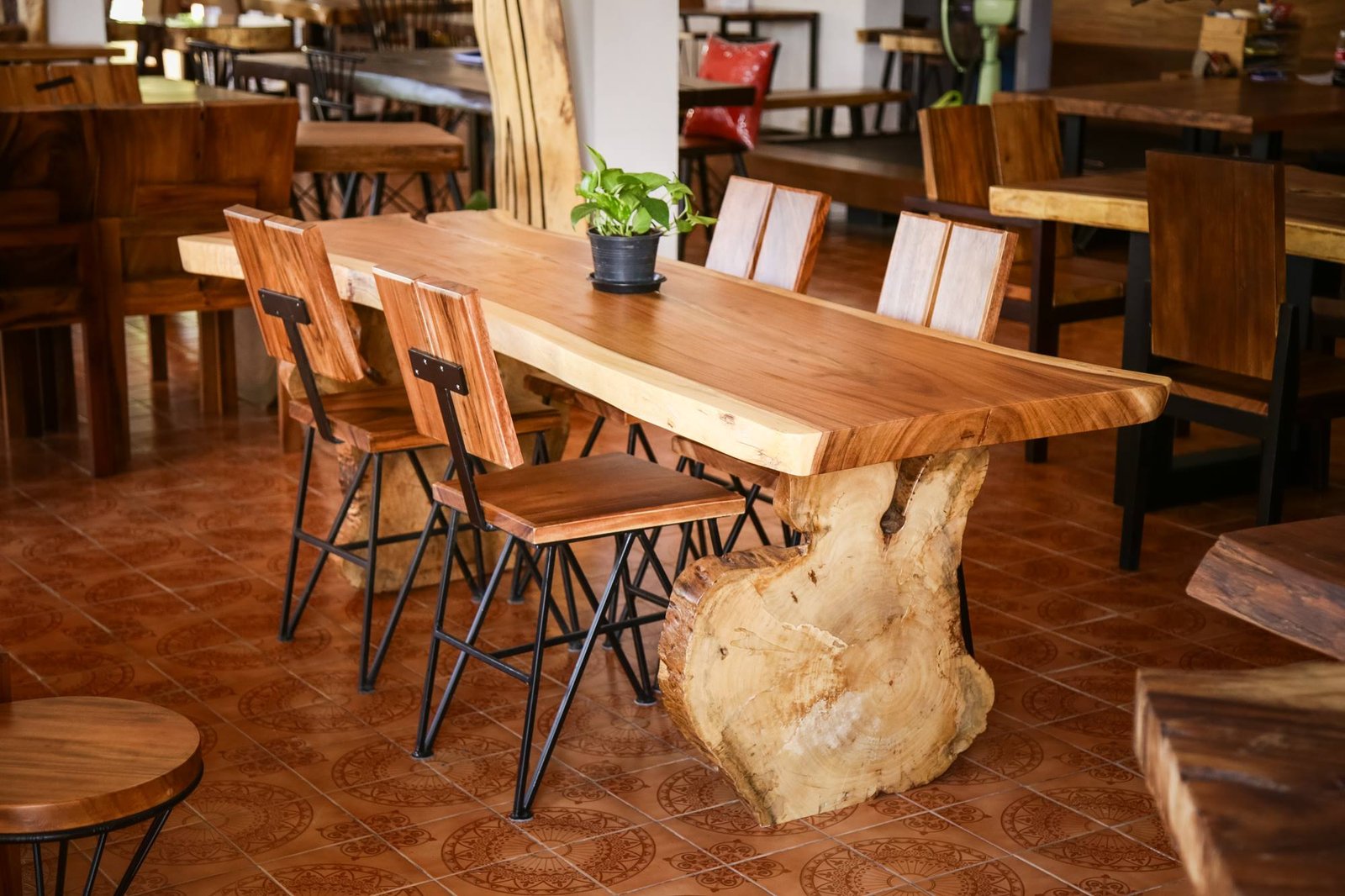 Chiang Mai handicrafts Wholesale Suar wood Chair and Dinning TableThailand handicrafts Wholesale Suar wood Chair and Dinning Table