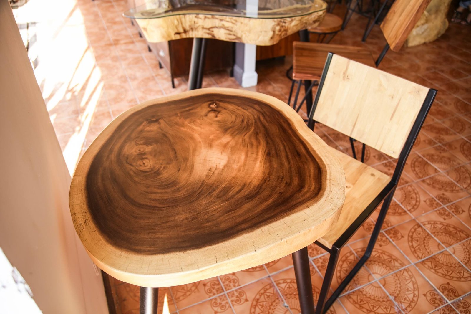 Chiang Mai handicrafts Wholesale Suar wood Chair and Dinning TableThailand handicrafts Wholesale Suar wood Chair and Coffee Table