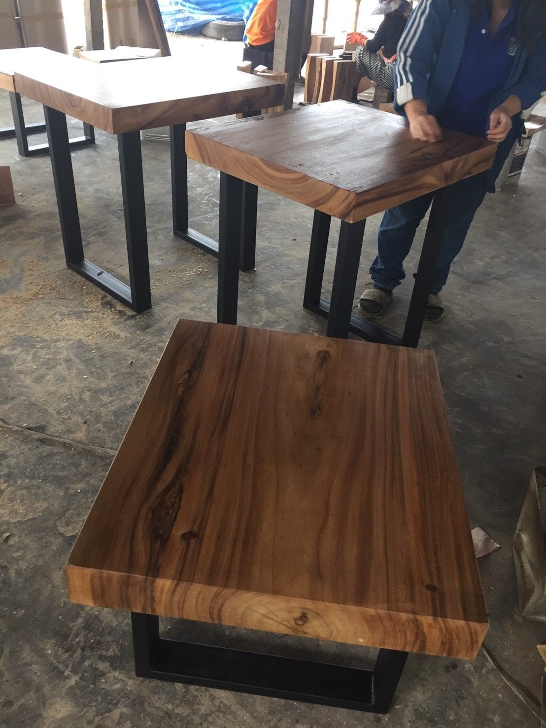 Production process of suar wood coffee tables