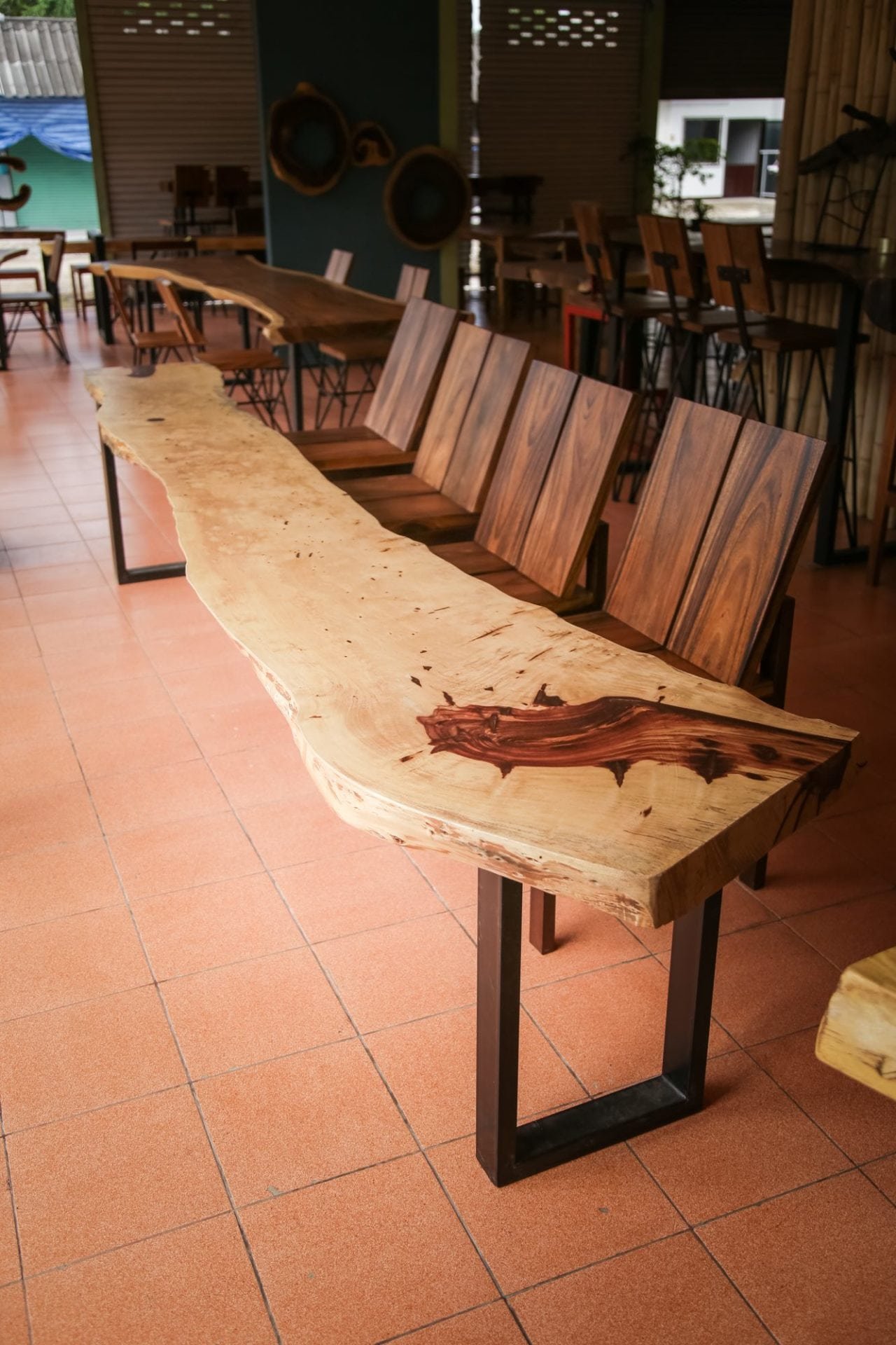 Chiang Mai handicraft wholesale suar wood dining table and chairs