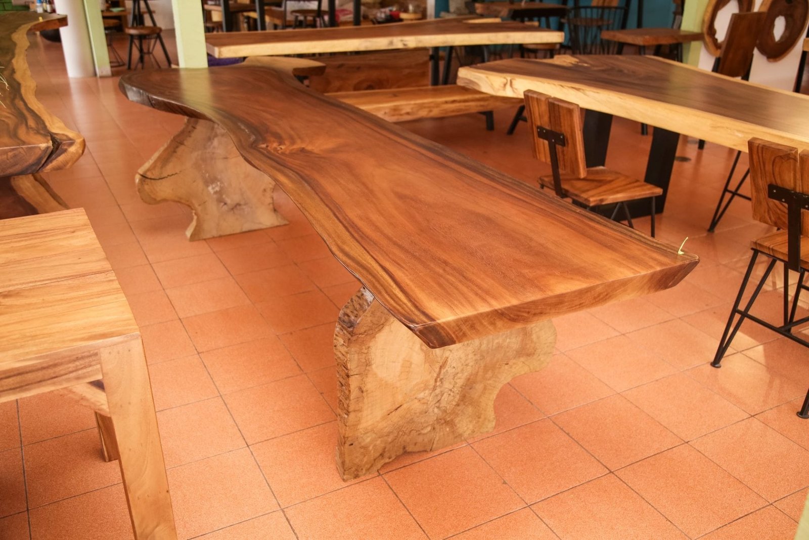 Large suar wood dinning table