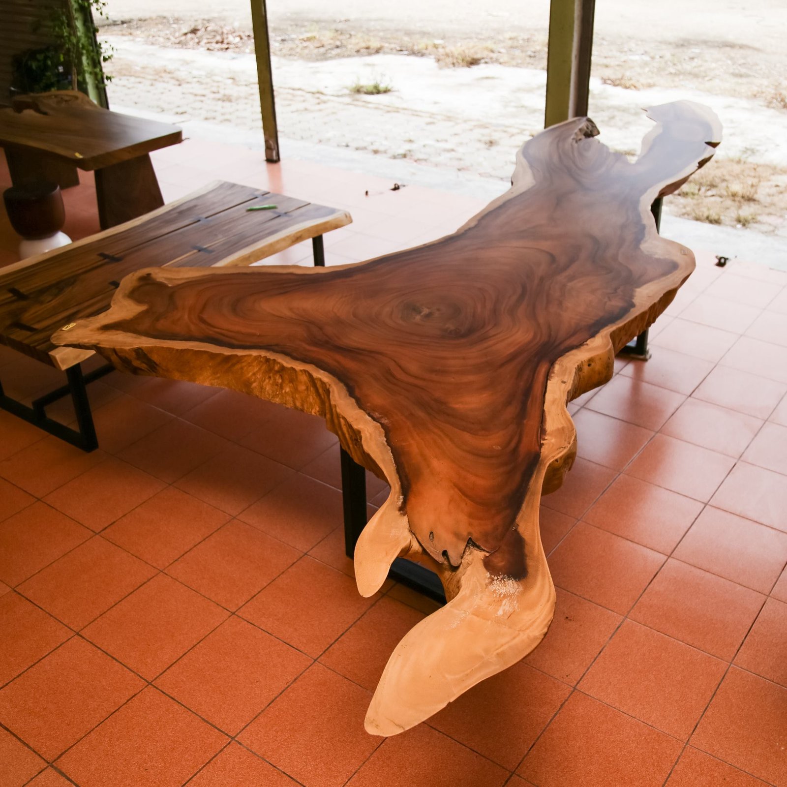 Chiang Mai handicrafts Wholesale Large suar wood dinning table