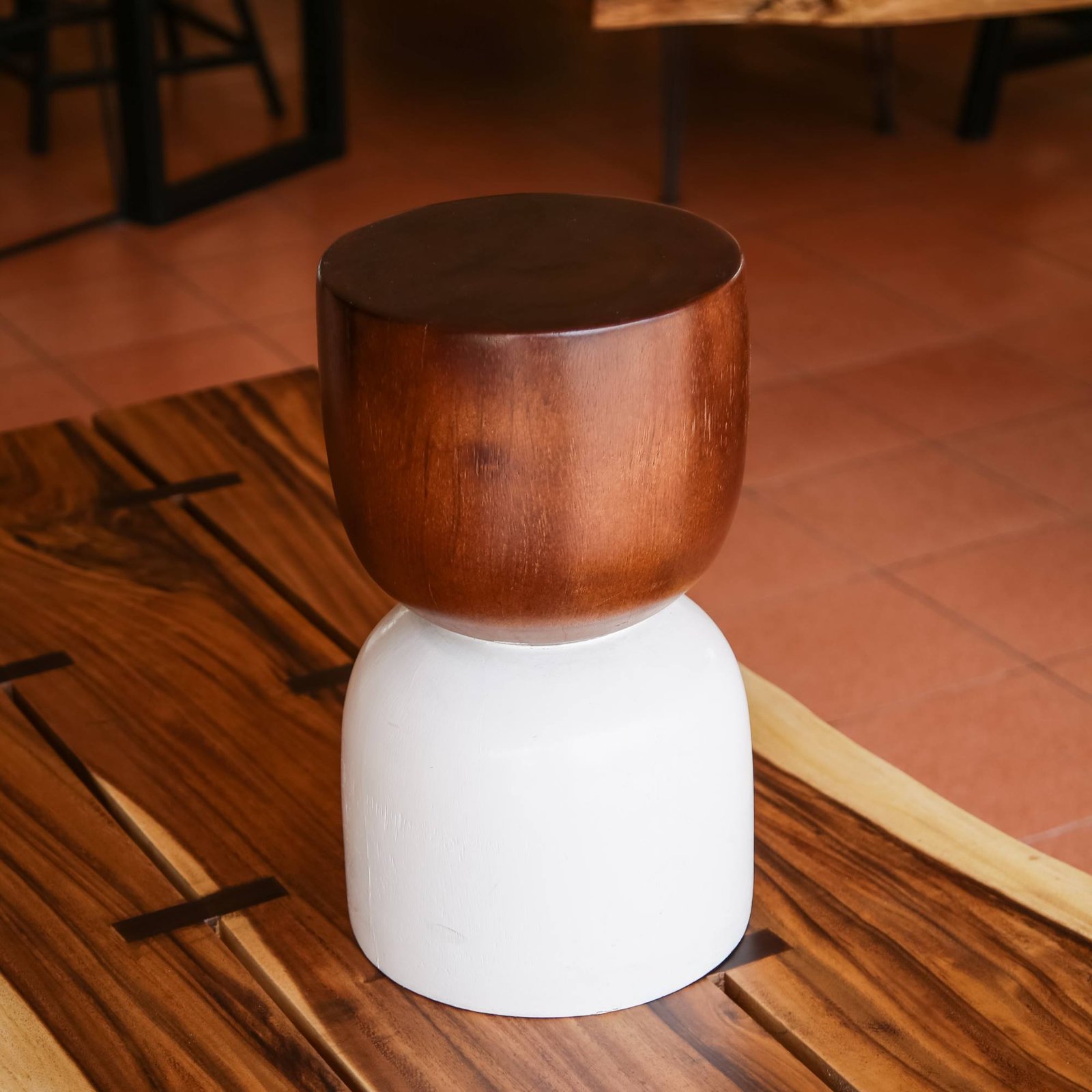 suar_wood_stool (4) Suar wood stool with dark andd white color