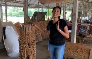 Visiting a Wholesale Market of Wood Carvings in Chiang Mai