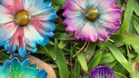 Wholesale Real Flower Jewelry: Color Trends Demystified