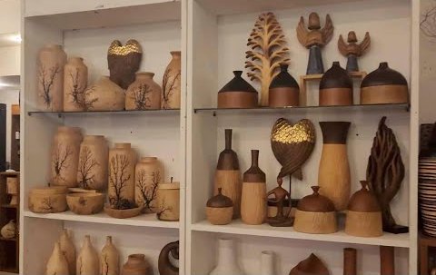 Discover Unique Mango Wood Vases Wholesale Supplier Showroom